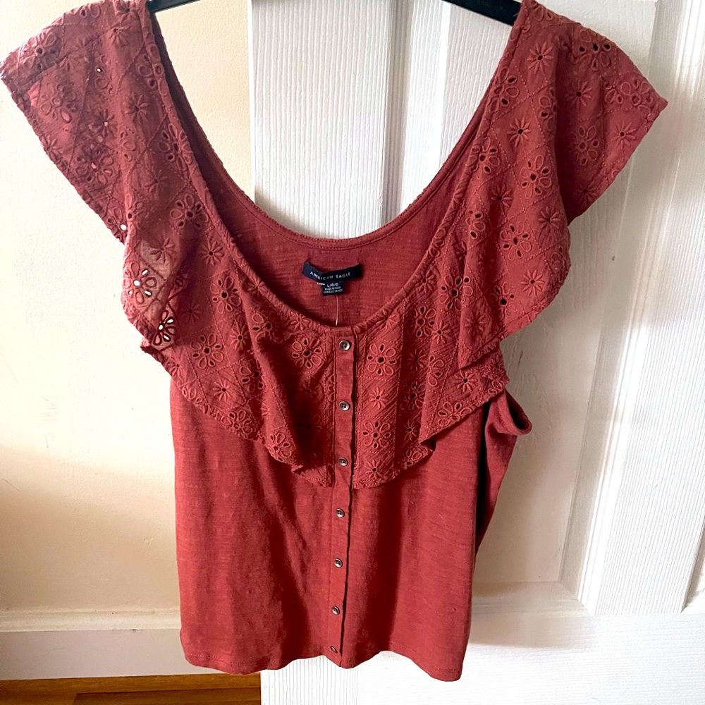 New with tags cropped women’s blouse